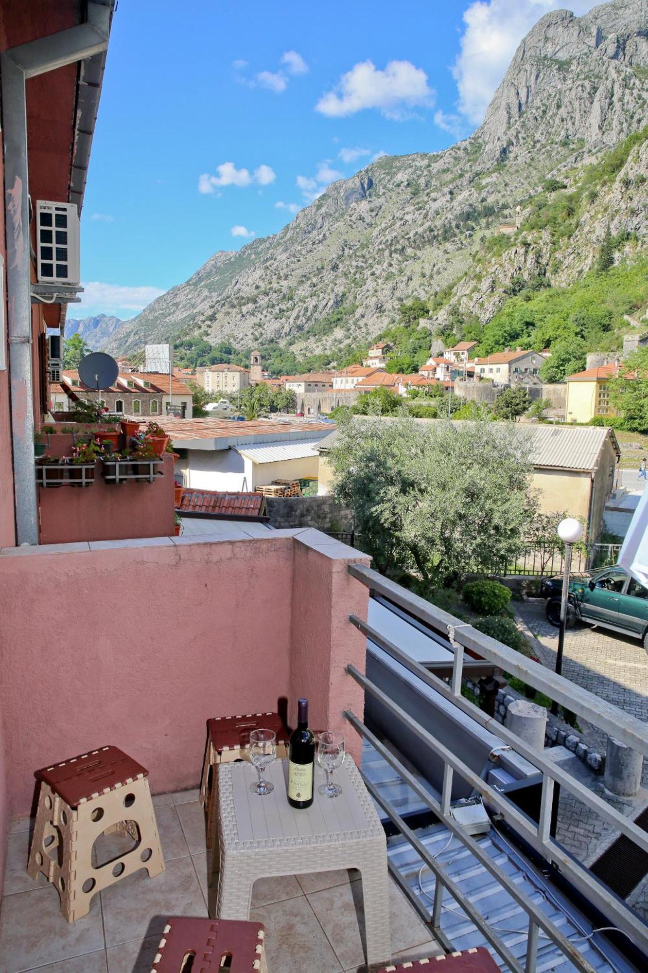 Apartman Tina Gurdic Cattaro Esterno foto